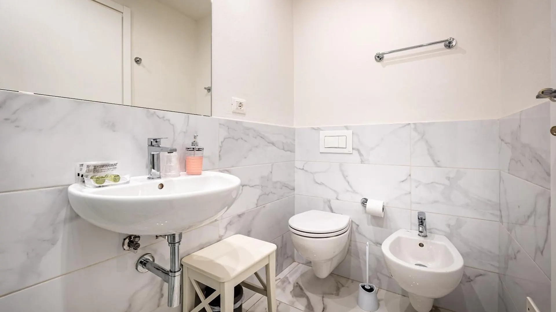 לינה וארוחת בוקר פירנצה Residenza24 2*,  איטליה